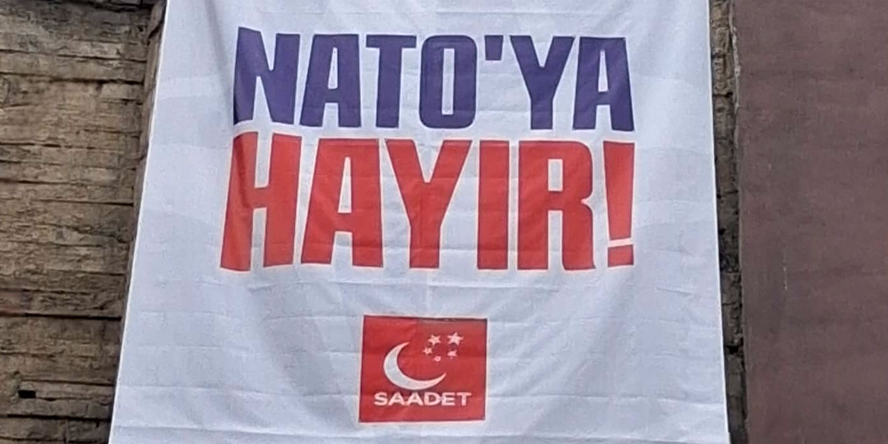 Saadet Partisi Rize'den "NATO'ya Hayır" Pankartı