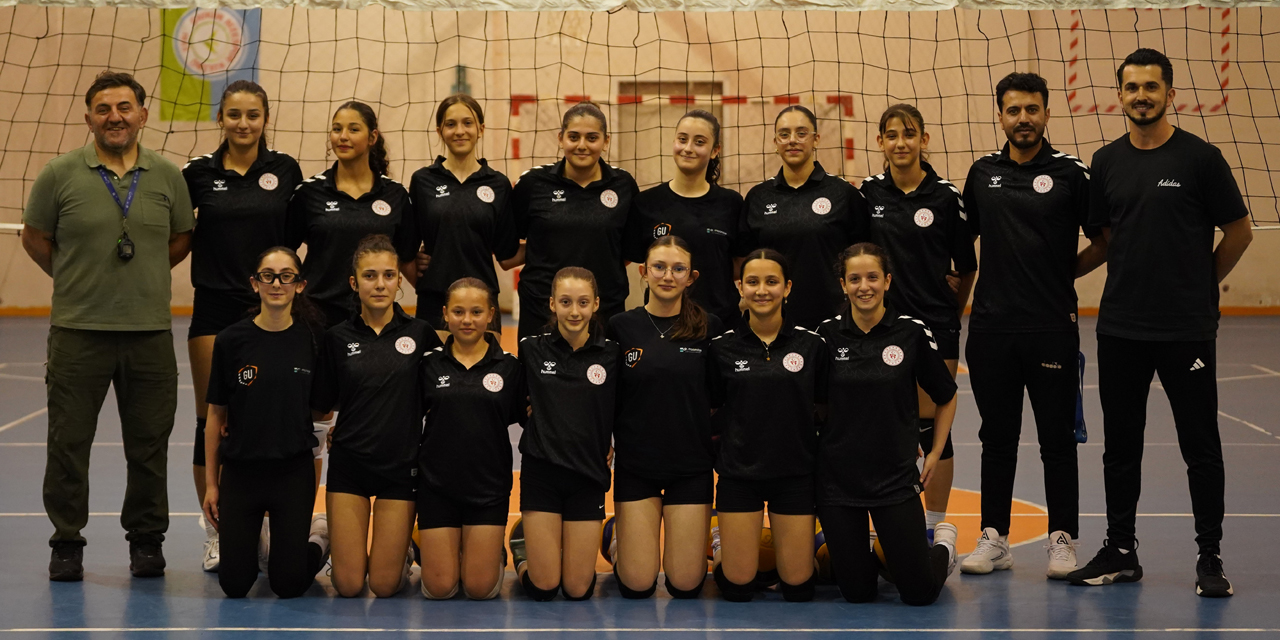 Rize'nin genç voleybolcuları, gözünü Anadolu Yıldızlar Ligi kupasına dikti