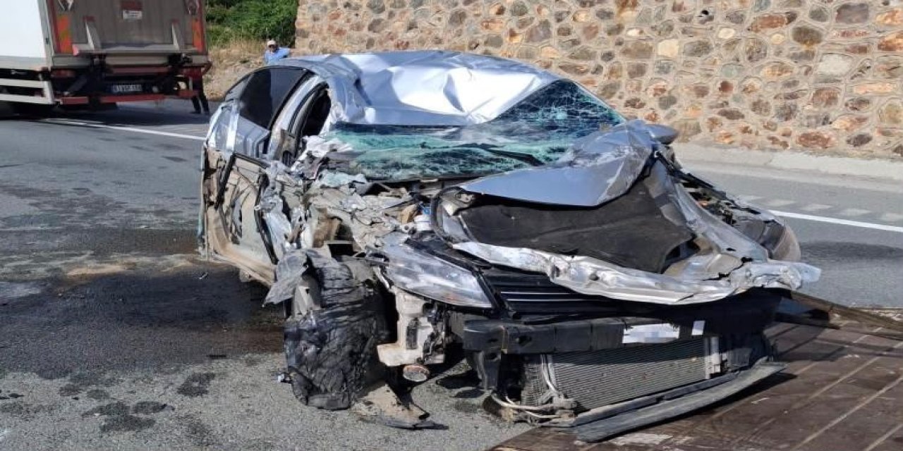 Tünel çıkışında kamyona çarpan otomobil takla attı: 1 yaralı