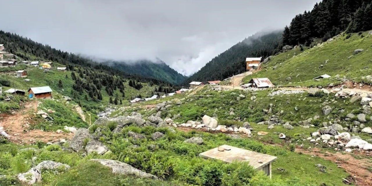 Rize'de Amlakit Yaylası'nda kaybolan Rus turistler sağ olarak bulundu