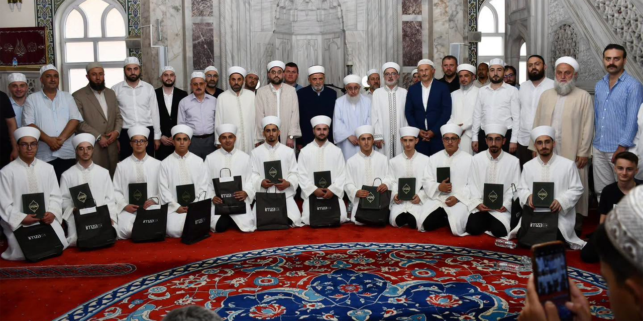 Rize İl Müftülüğü'nden İcazet Töreni: 12 Öğrenci Arapça Eğitimini Tamamladı