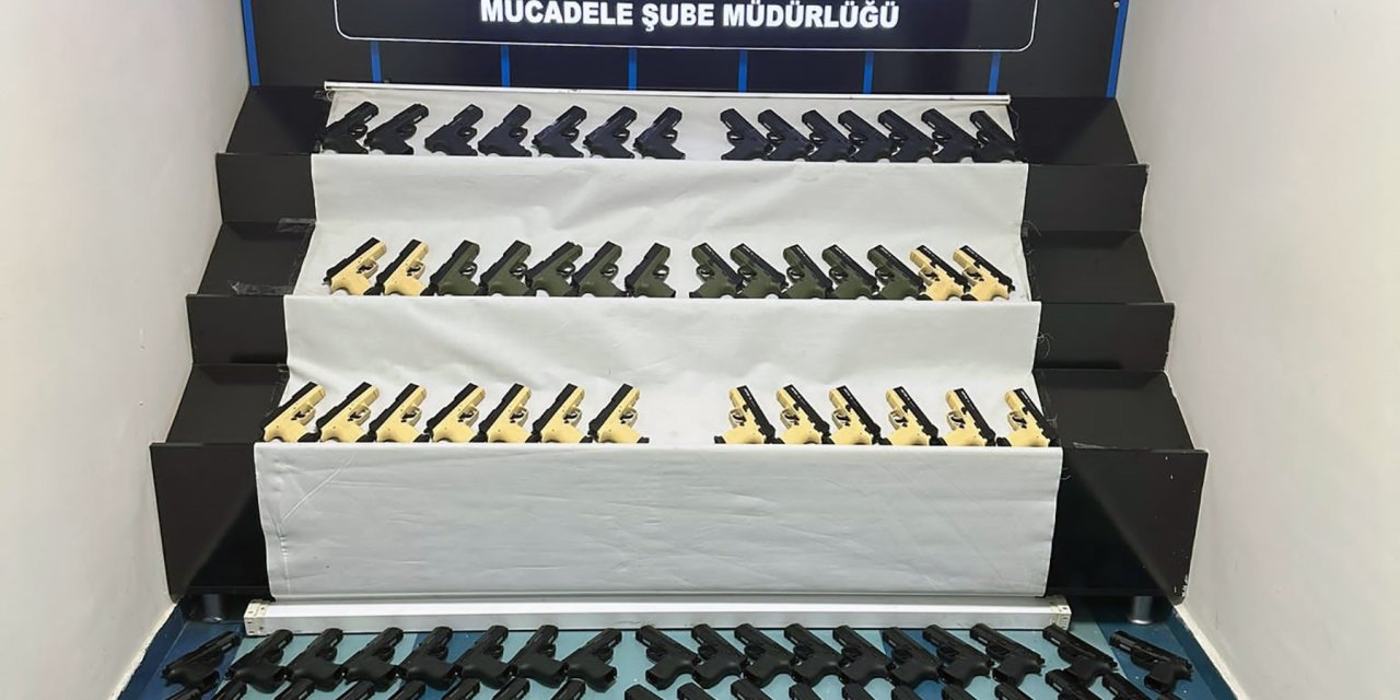 Kaçak Silah Üretimi Yapılan Eve Baskın; 45 Tabanca Ele Geçirildi