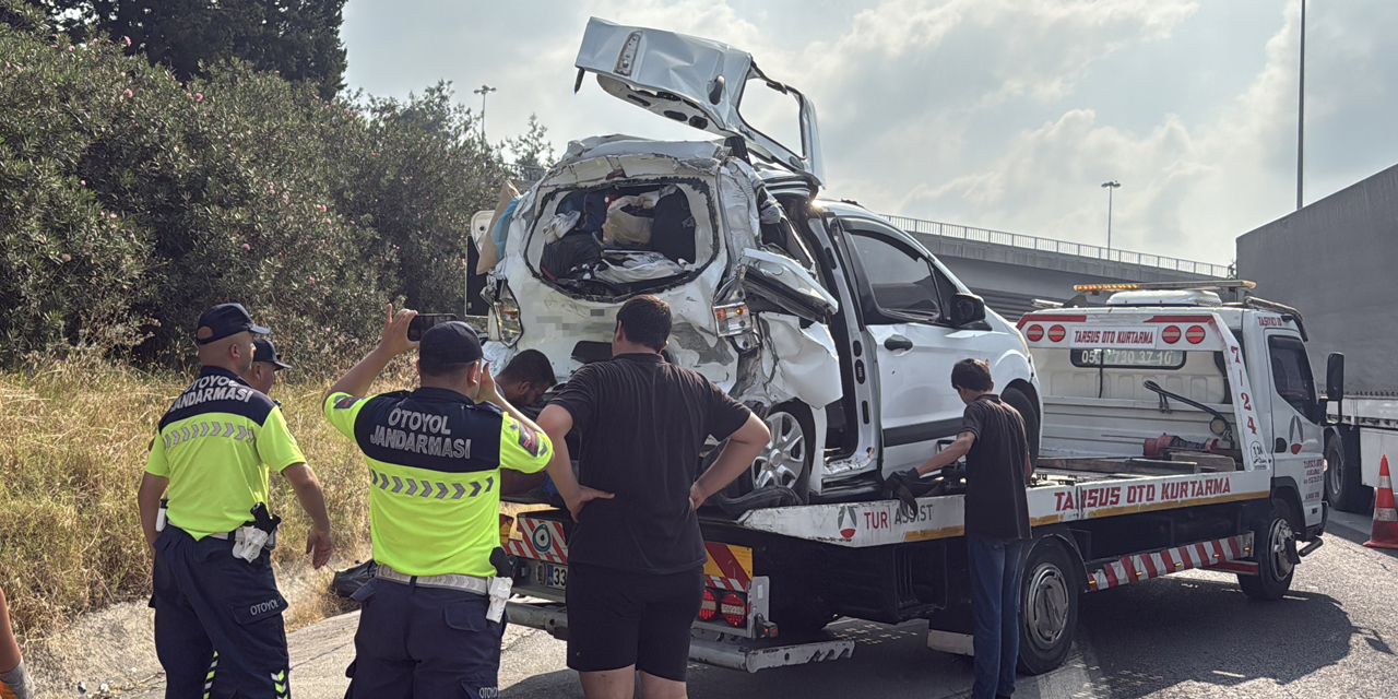 Tır, hafif ticari araca çarptı: 2 ölü, 2 yaralı
