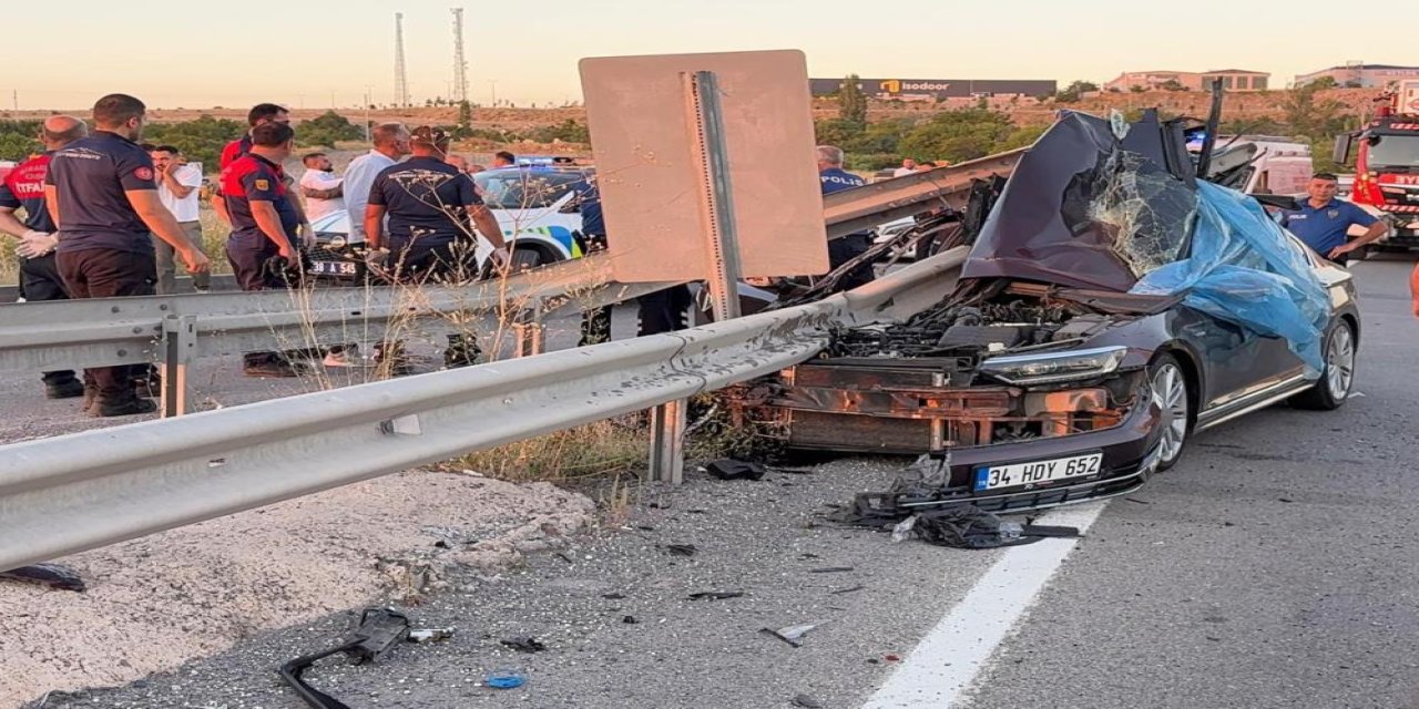 Düğün konvoyundaki otomobil bariyerlere çarptı: 1 ölü, 3 yaralı