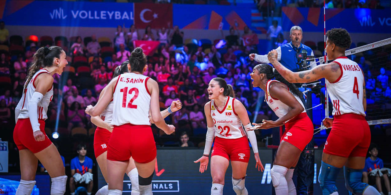 A Milli Kadın Voleybol Takımı, Milletler Ligi'nde yarı finale yükseldi