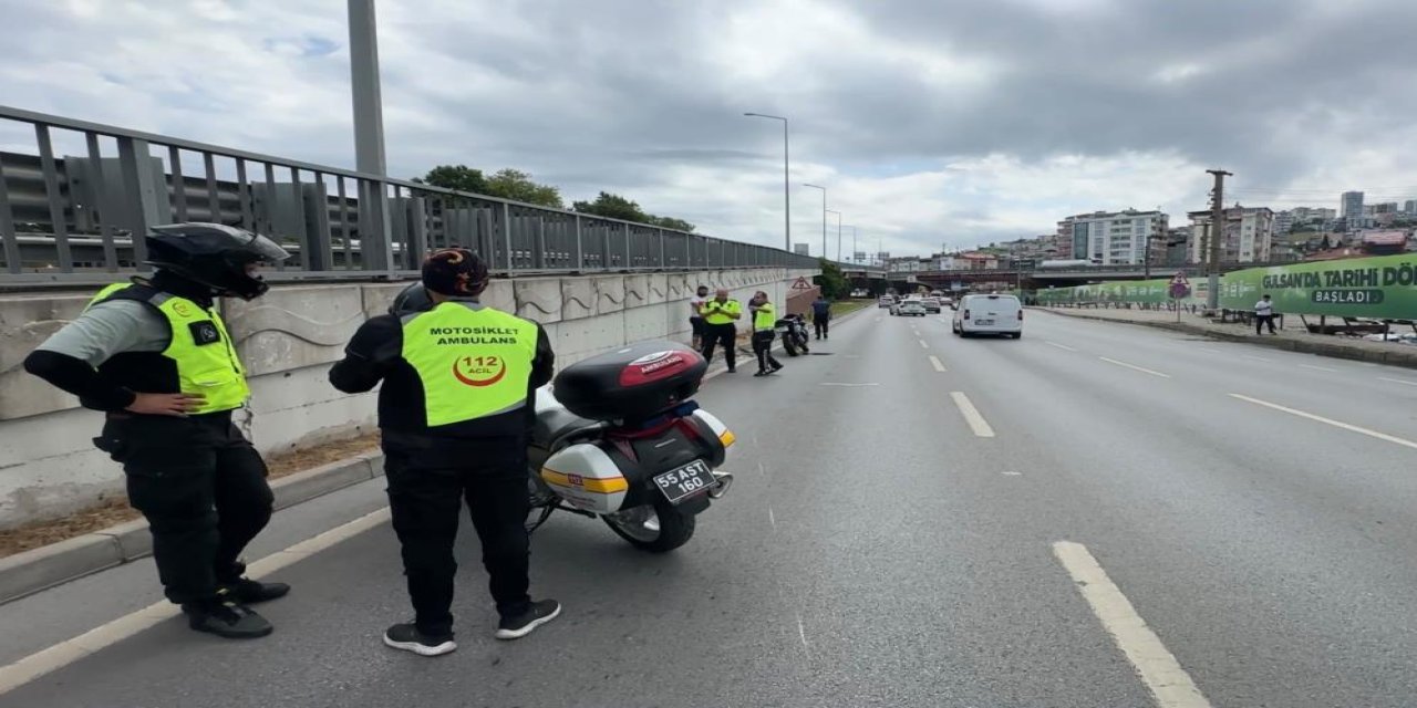 Samsun'da devrilen motosikletteki 2 kişi yaralandı