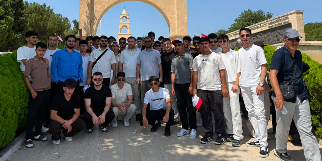 Rizeli 40 Öğrenciden Çanakkale'de Ecdada Vefa