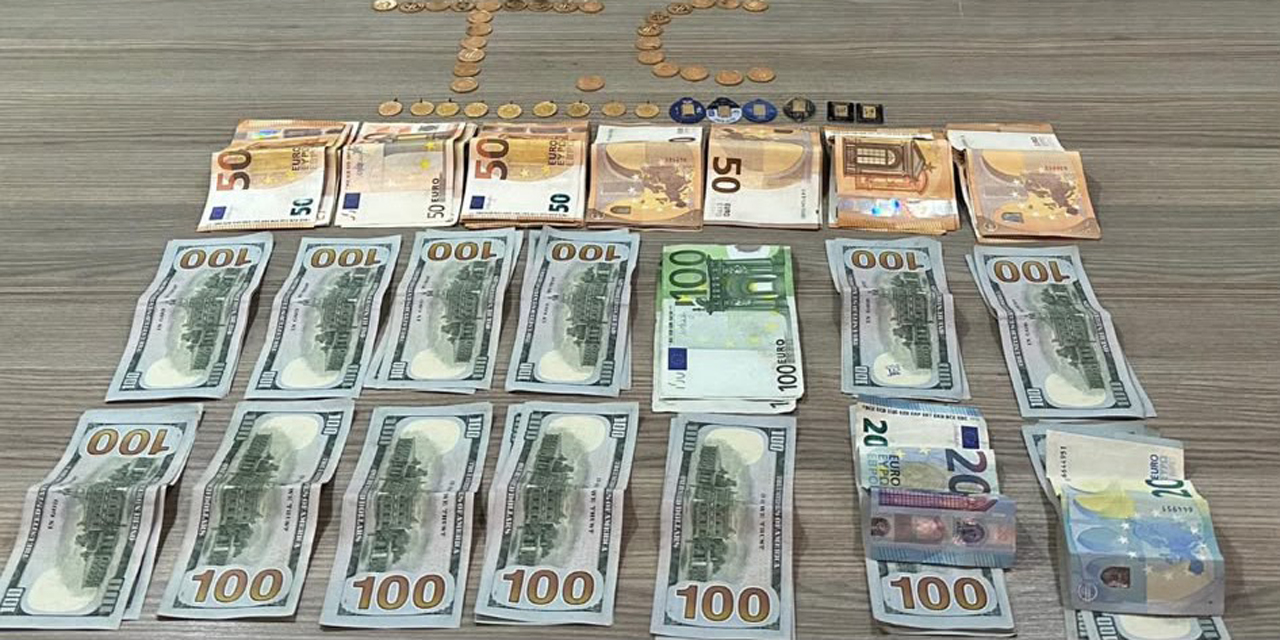 Kendisini komiser olarak tanıtıp altın ve dövizleri almaya geldi, suçüstü yakalandı