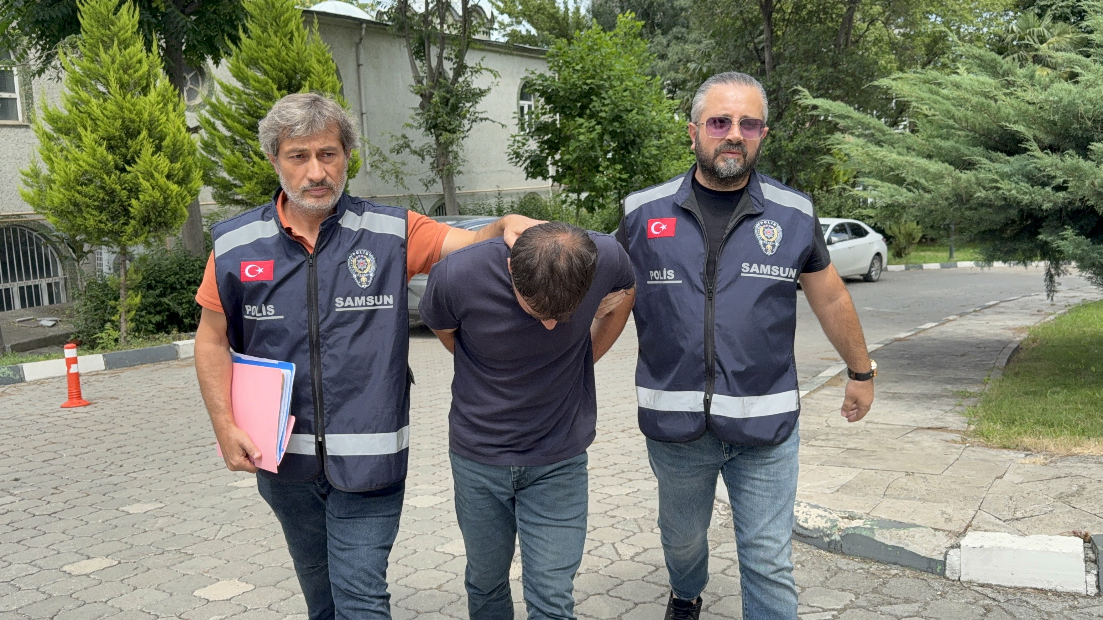 Samsun'da 1 buçuk milyonluk vurgun yapan sahte polis adliyeye sevk edildi