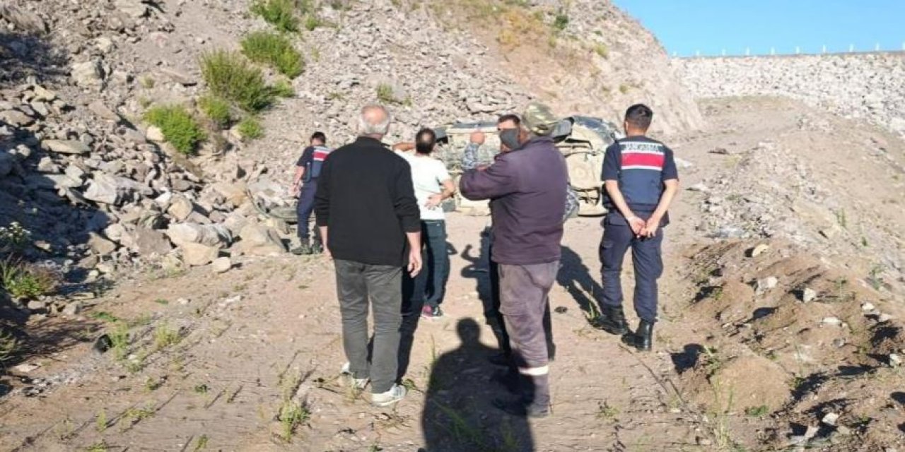 Otomobil şarampole yuvarlandı: Aynı aileden 3 kişi hayatını kaybetti
