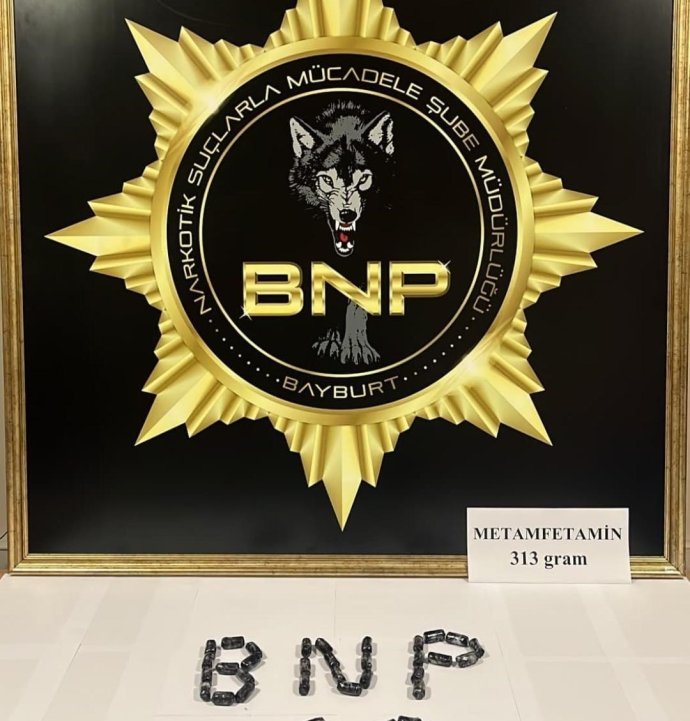 Bayburt’ta midesinden 47 parça halinde 313 gram metamfetamin çıkan şüpheli tutuklandı