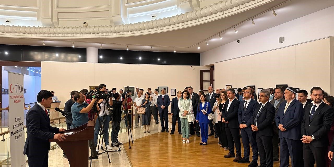 Hat Eserleri Sergisi, Özbekistan İle Yurt Dışına Açıldı