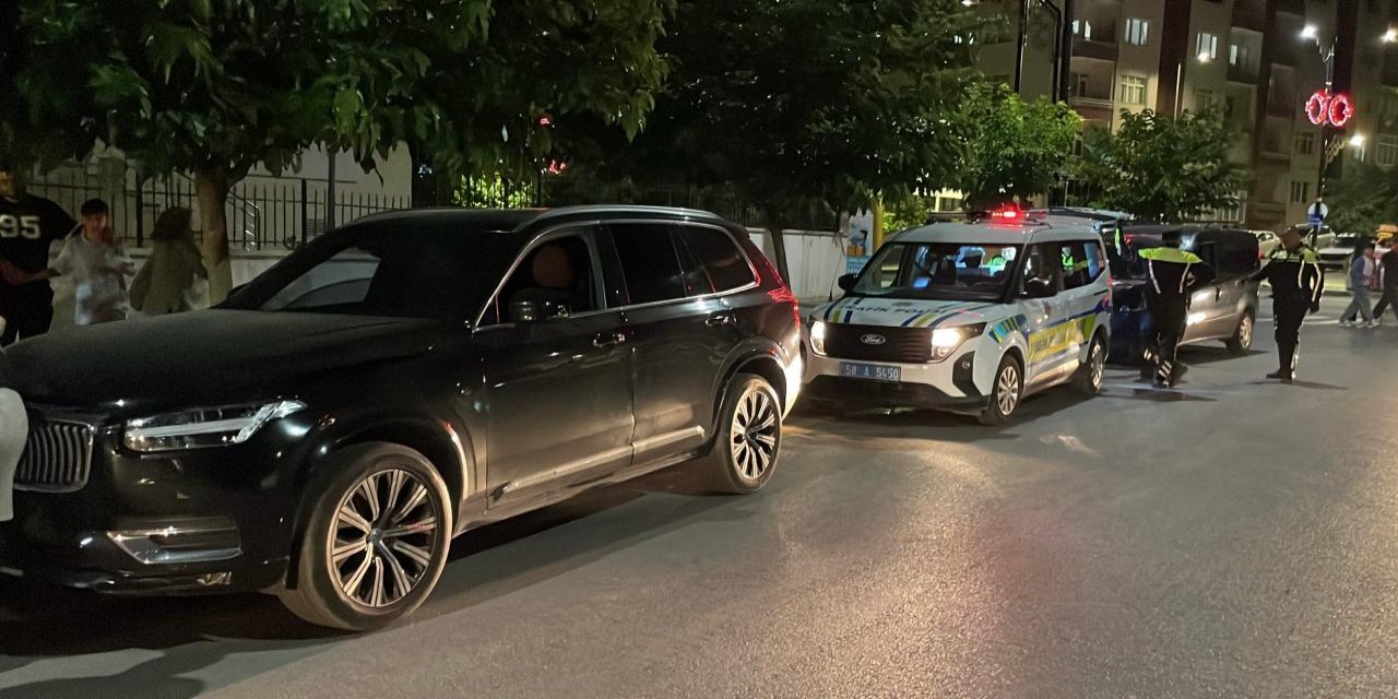 İki araç çarpıştı: 3’ü çocuk 4 yaralı