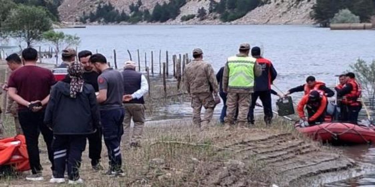 Gümüşhane'de baraj gölüne düşen araçta 1 kişi öldü, arama çalışmaları sürüyor