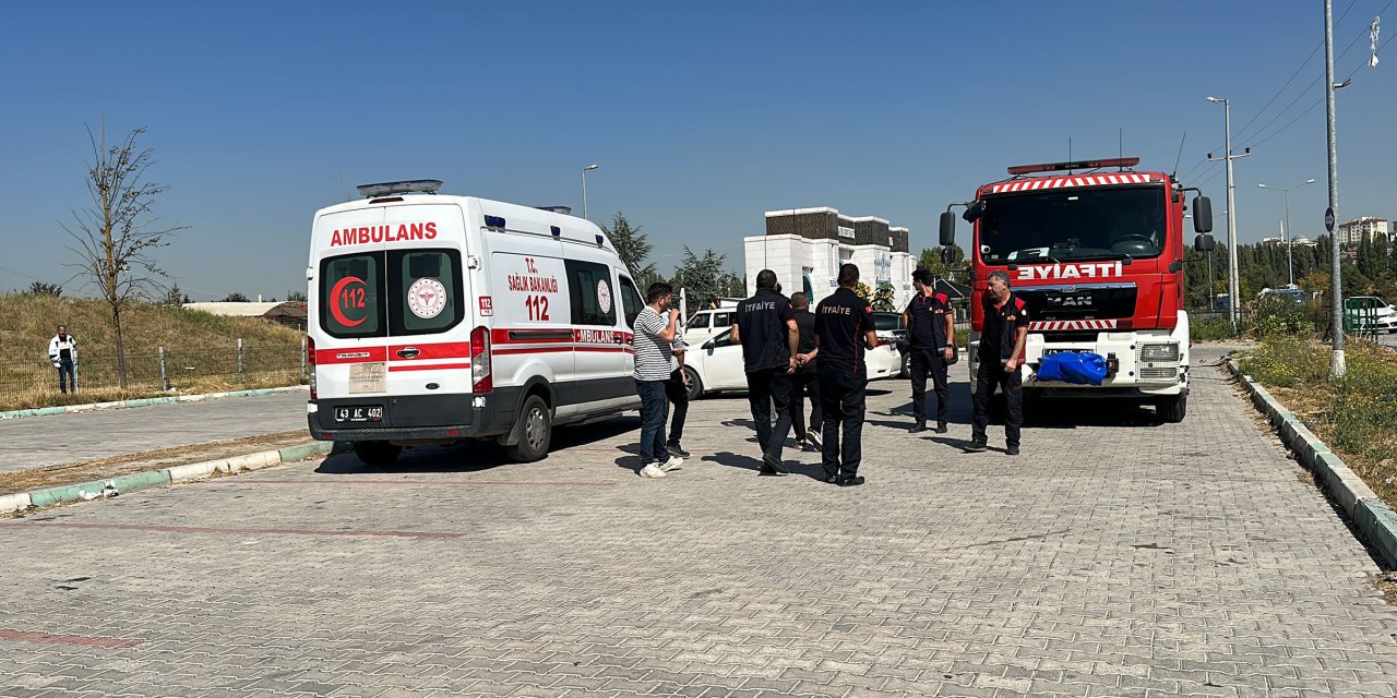 Eşiyle Tartışıp Kendini Otomobiline Kilitledi; 1 Saatte İkna Edildi