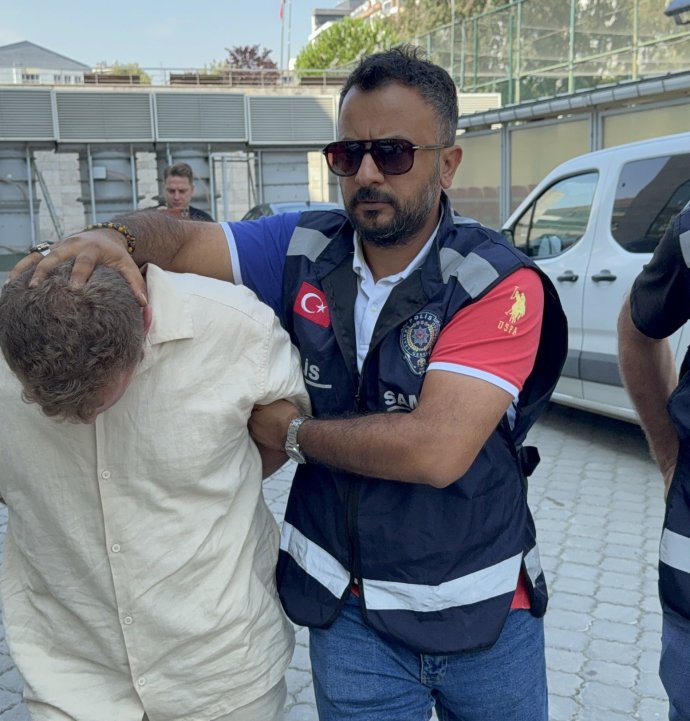 Kalıp ustası çalıştığı okul inşaatından 650 bin lira değerinde kablo çaldı