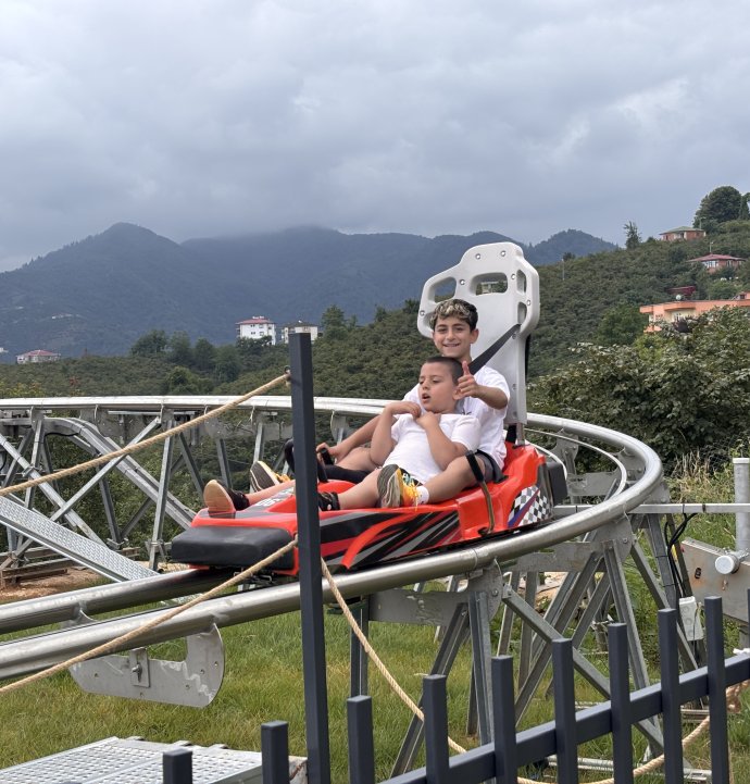 Trabzon'da dağ kızağına turist akını: Metrelerce kuyruk oluşuyor