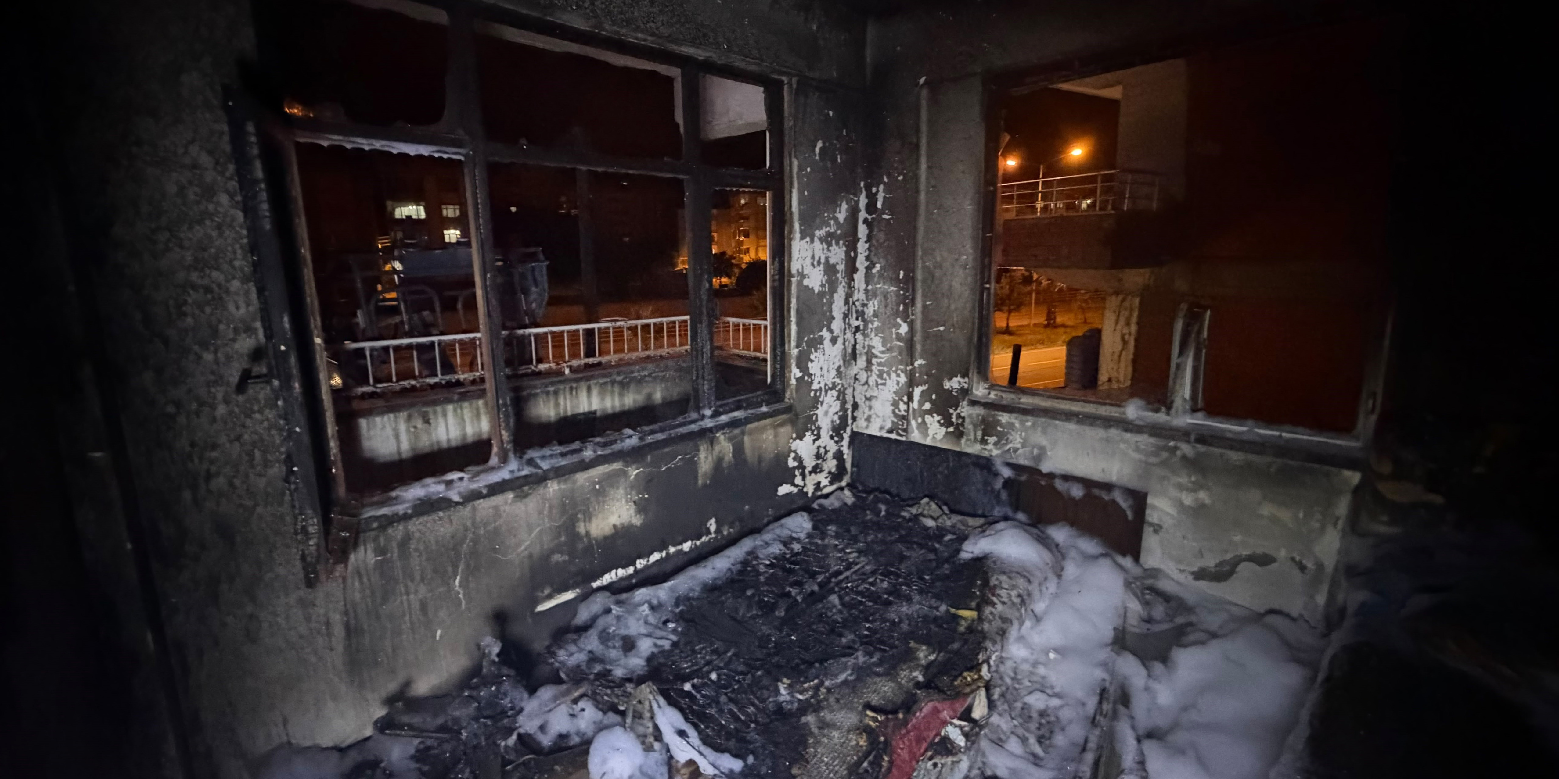 Hopa'da şüpheli ev yangını: 1 yaralı, 1 gözaltı