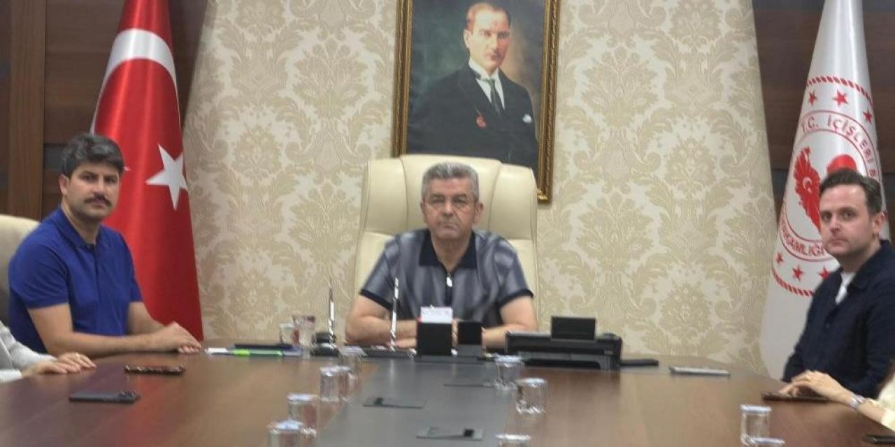 Artvin Valisi Ergün’den Hopa’daki şüpheli cisim ile ilgili açıklama:"Endişe edilecek bir durum yok, yol yeniden trafiğe açıldı"