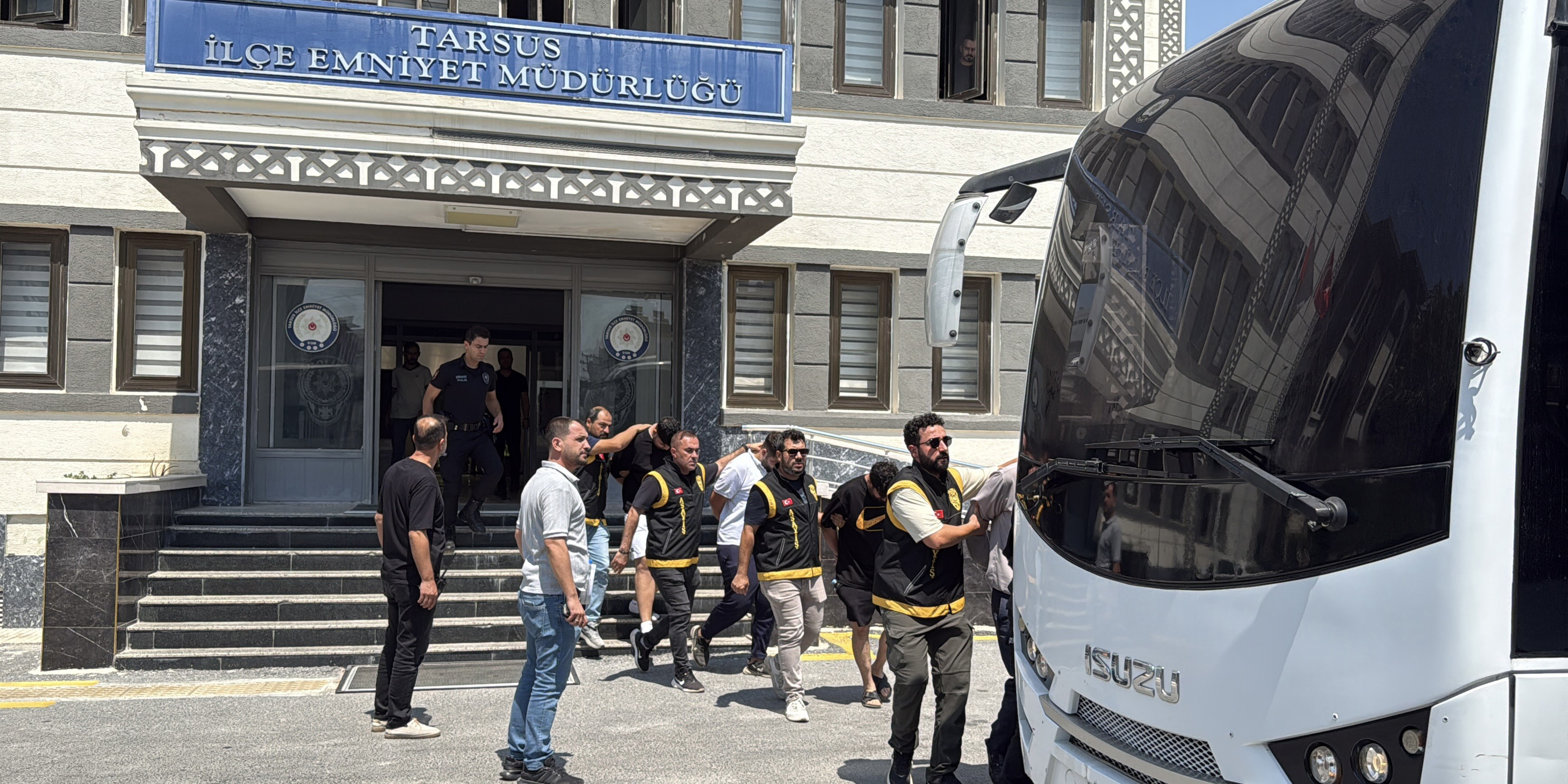 Tarsus’ta alacak verecek kavgası kanlı bitti: 2 kuzen öldü, 6 şüpheli adliyede