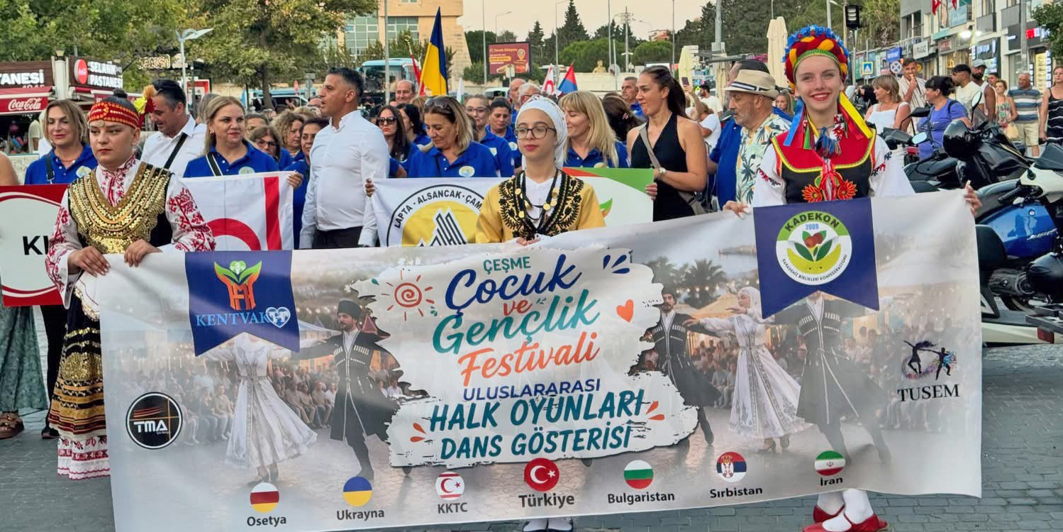 Çeşme'de uluslararası halk dansları şöleni