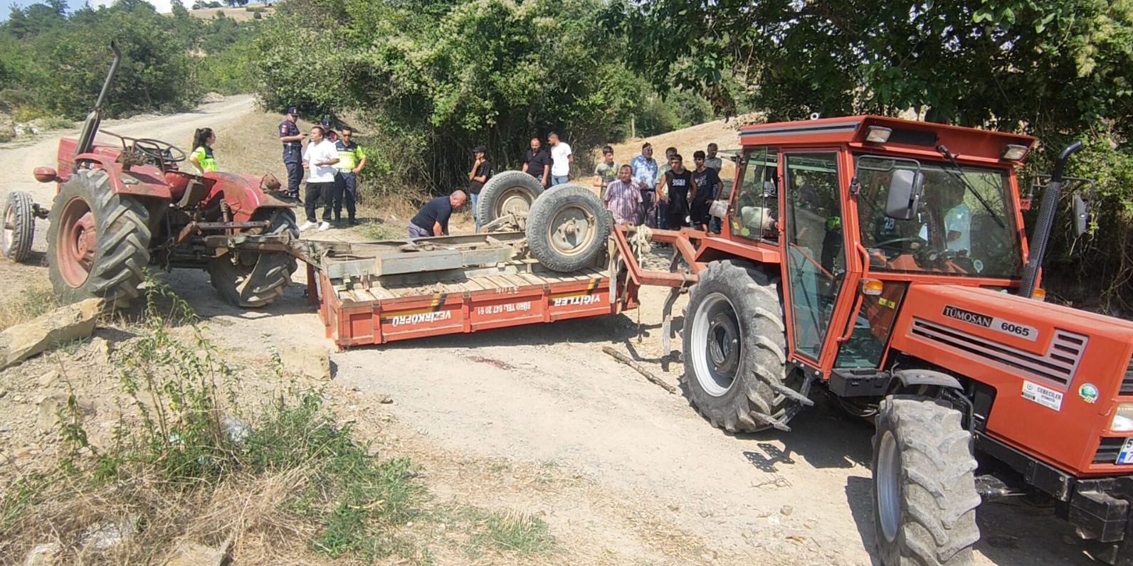 Traktör devrildi: 1 ölü, 3'ü çocuk 7 yaralı