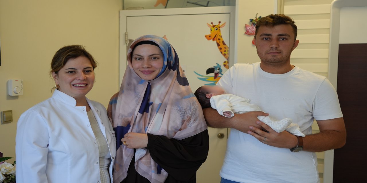 Organları dışarıda doğan bebek, Samsun'da hayata tutundu