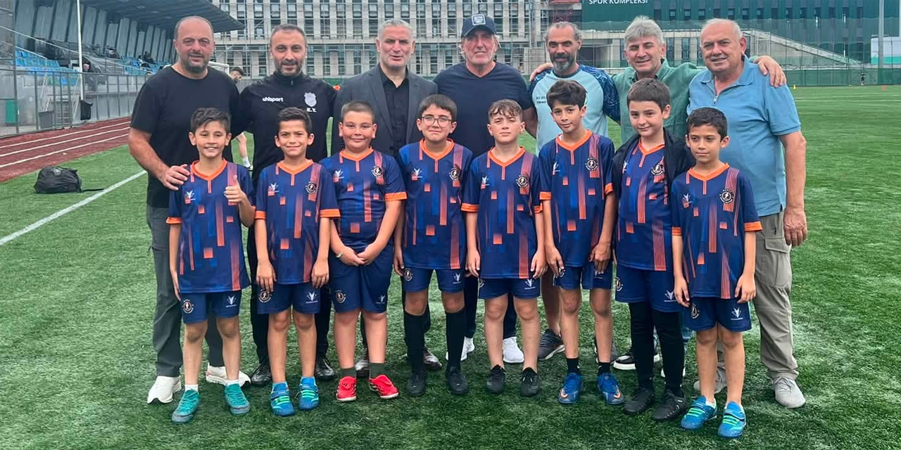 Türk Futbolunun Önemli İsimleri Rize ASKF'de Bir Araya Geldi