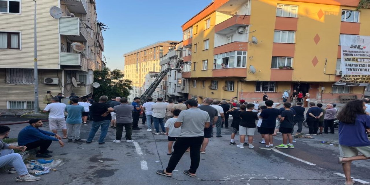 Gaziosmanpaşa'da çatı katında yangın: 1 ölü
