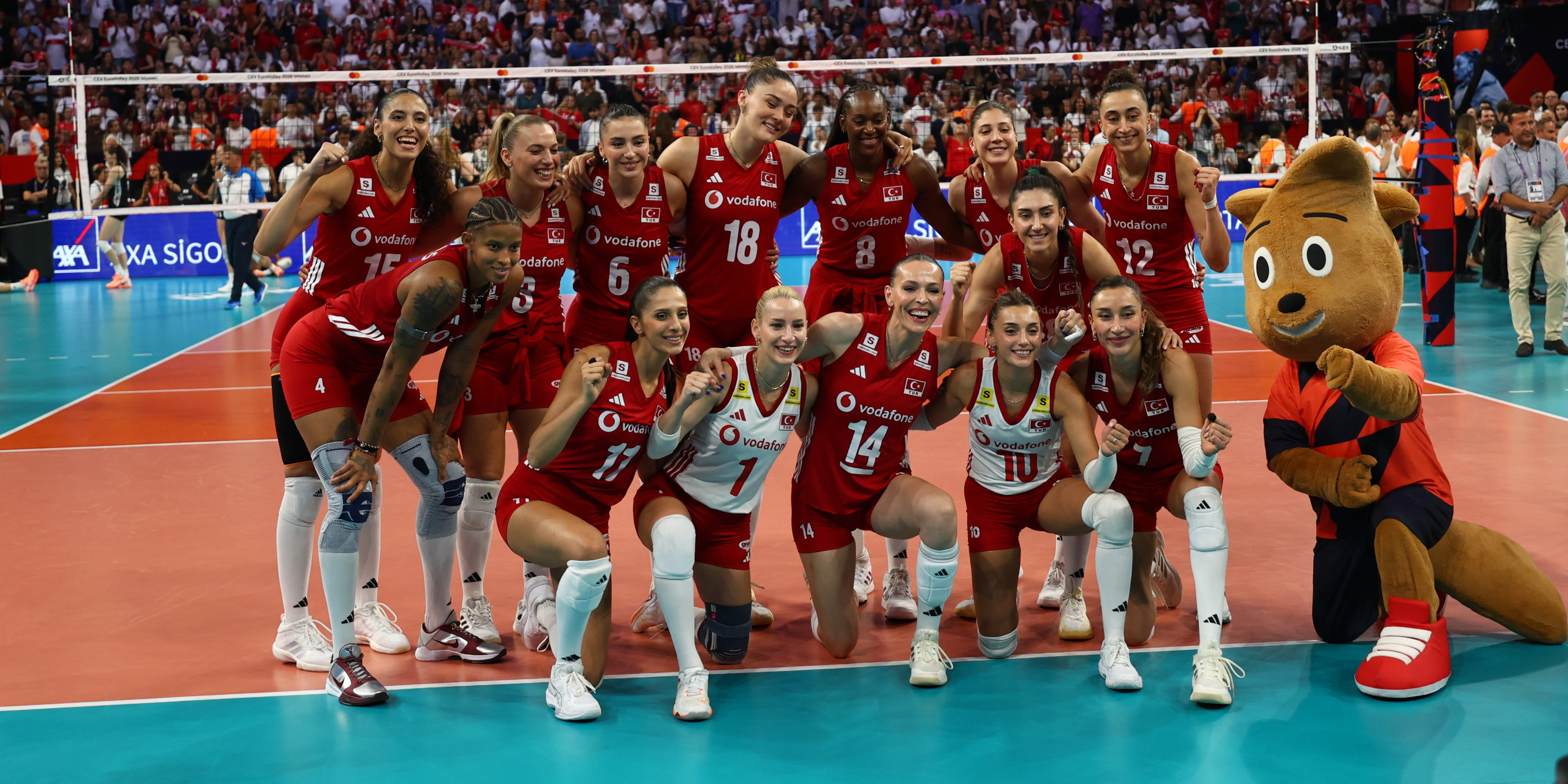 Millilerden CEV Avrupa Şampiyonası'nda 4'te 4
