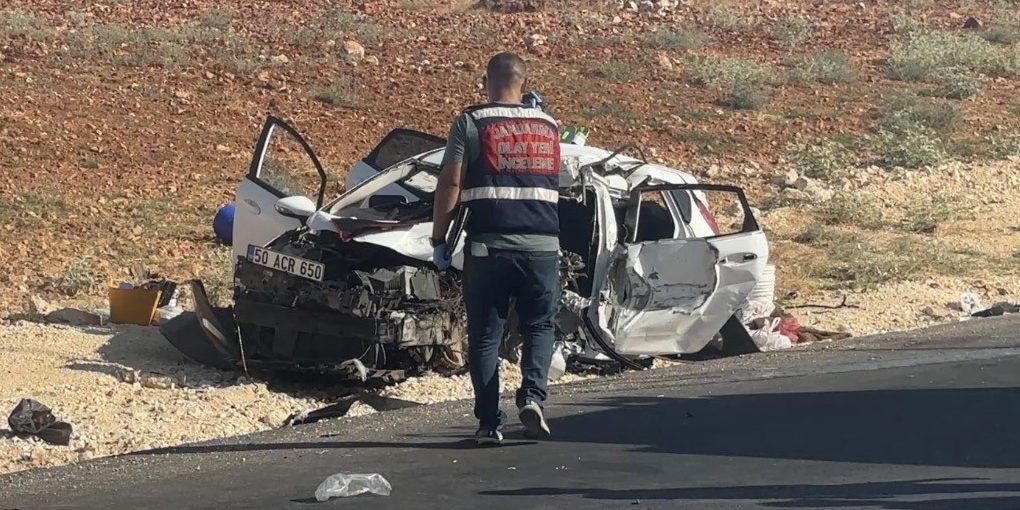 Gaziantep’te iki araç kafa kafaya çarpıştı: 2 ölü, 4 yaralı