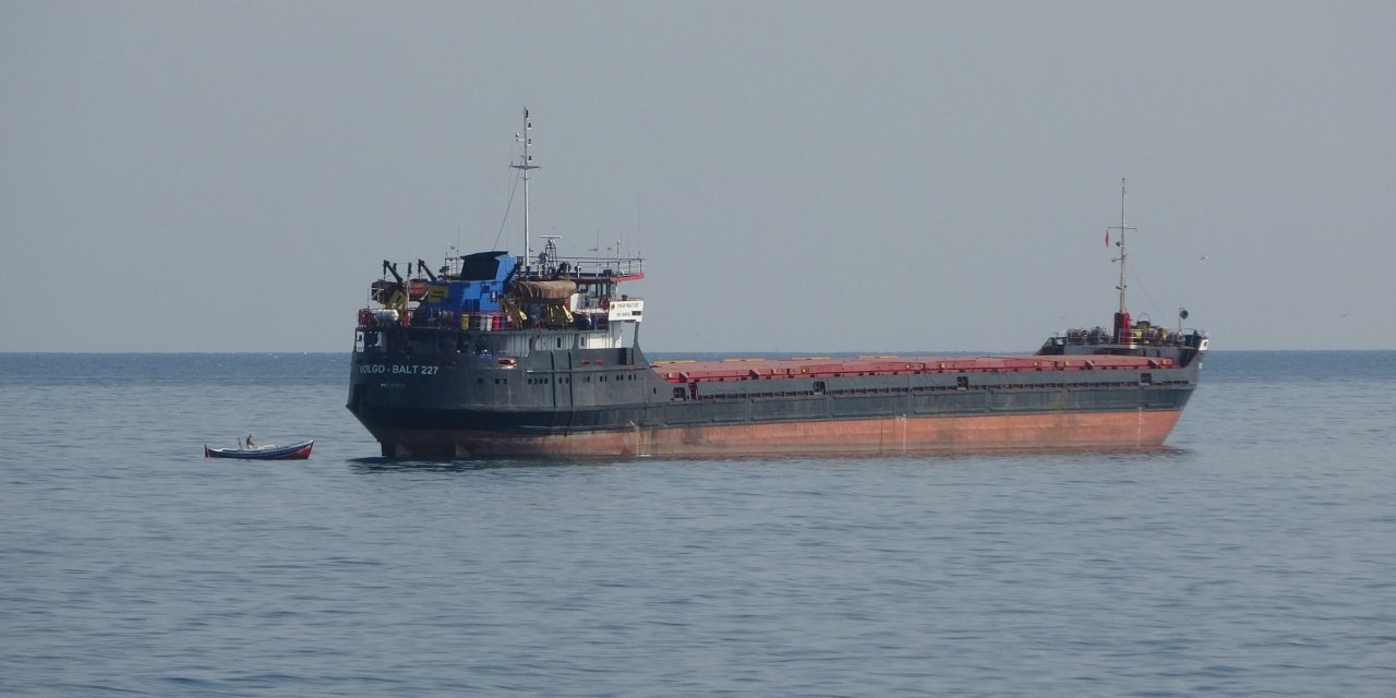 Rusya-Ukrayna savaşı deniz ticaretini vurdu: Gemiler Trabzon açıklarında bekliyor