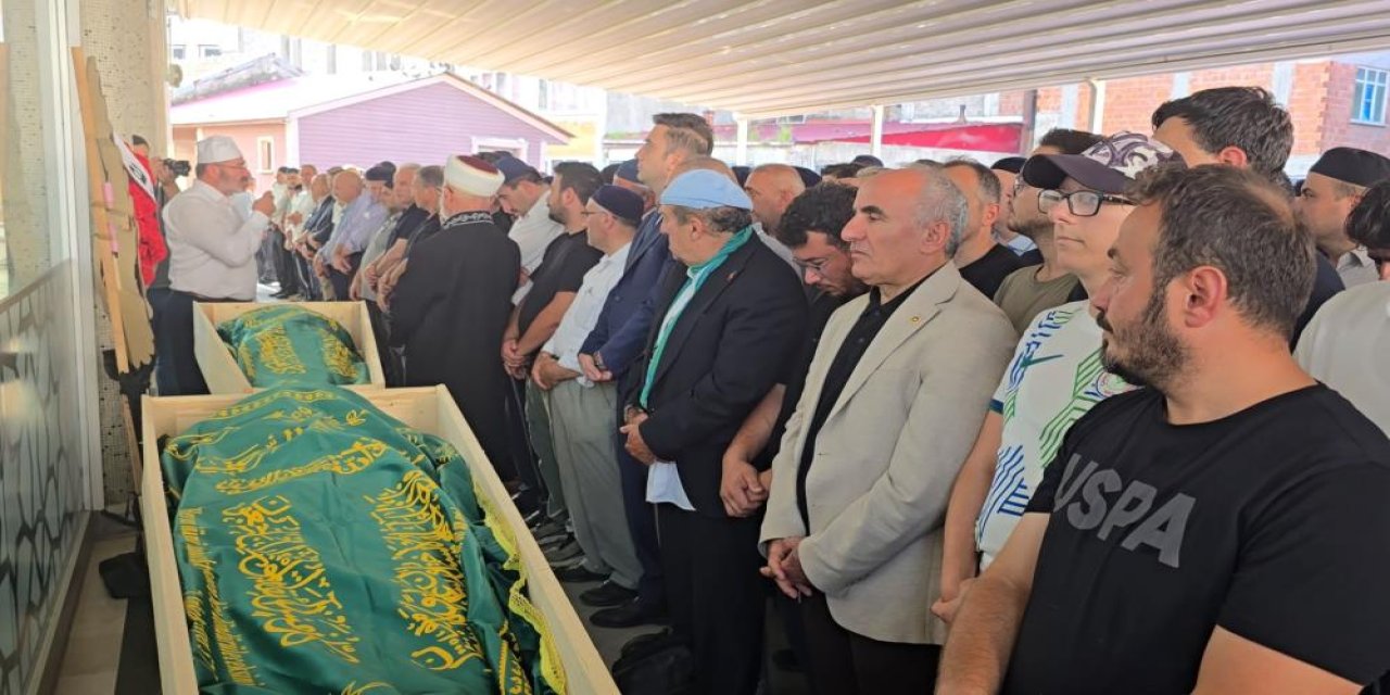 Rize’de denizde boğulan iki kardeş son yolculuklarına uğurlandı