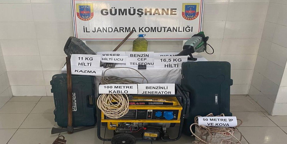 Gümüşhane'de izinsiz kazı yapan 3 kişi yakalandı