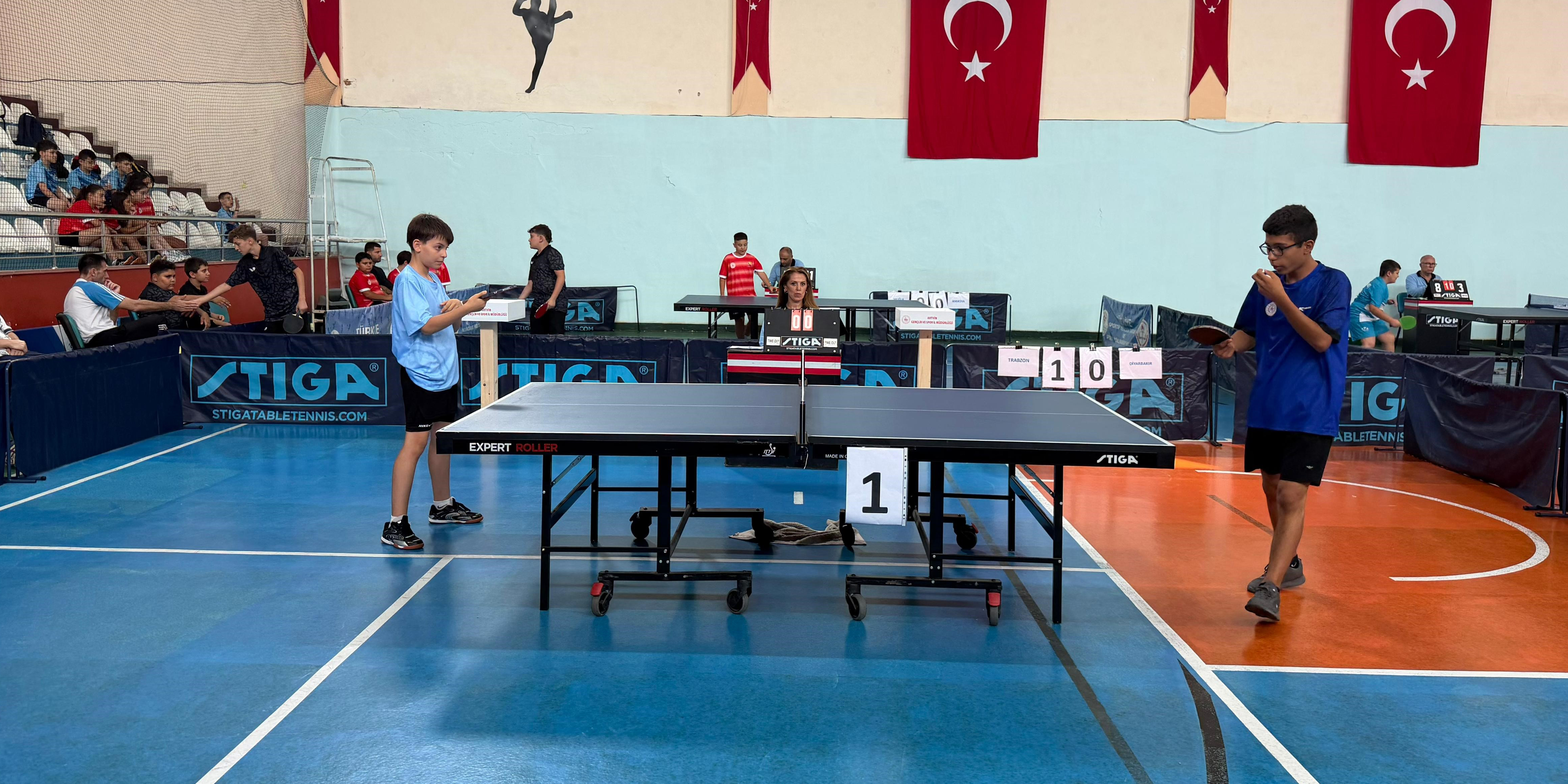 Türkiye’nin genç masa tenisçileri Hopa’da şampiyonluk için yarışıyor