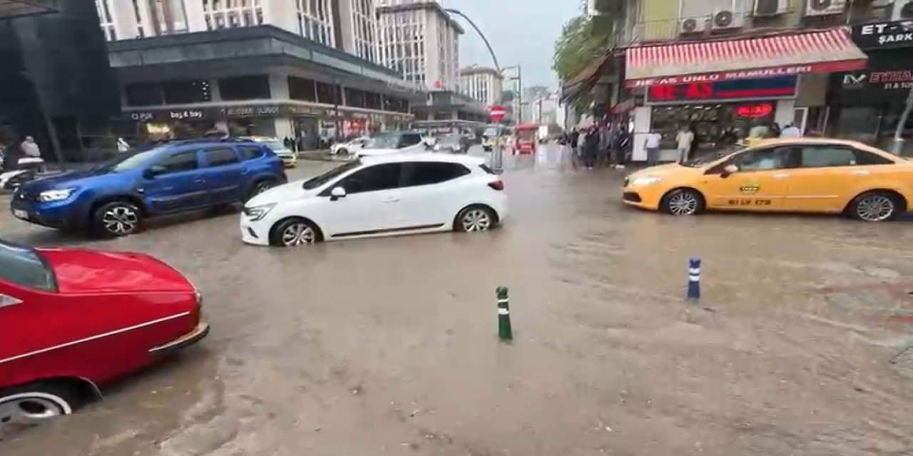 Rize'de Sağanak Yağış Hayatı Olumsuz Etkiledi