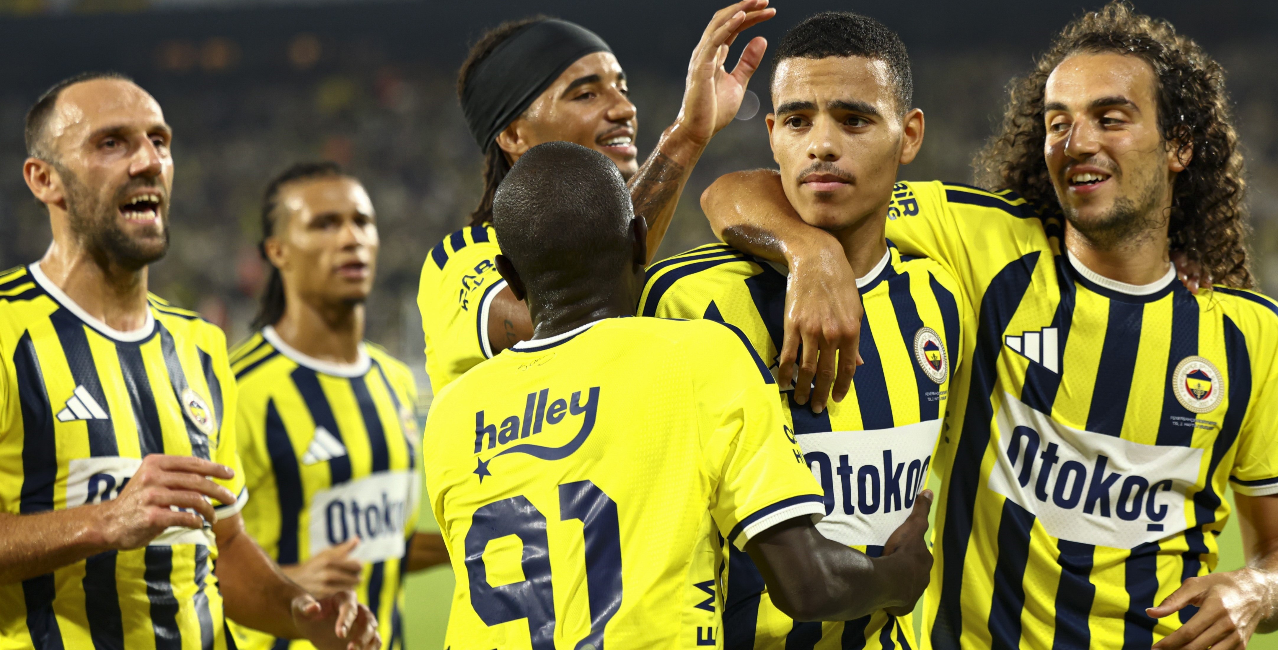 Fenerbahçe'de 4 futbolcu ilk kez derbi heyecanı yaşayacak