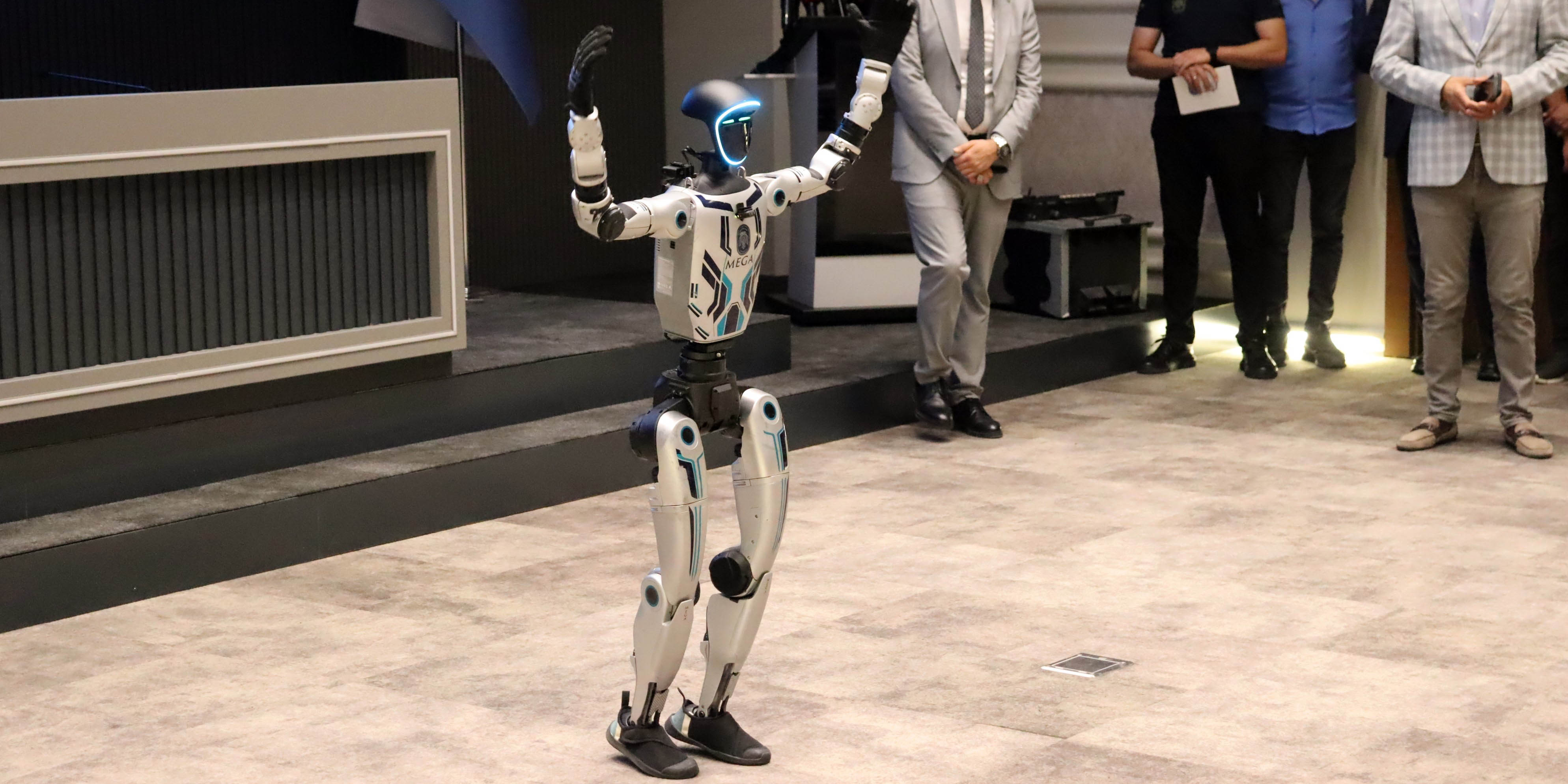 İnsansı robot belediyede işe girdi