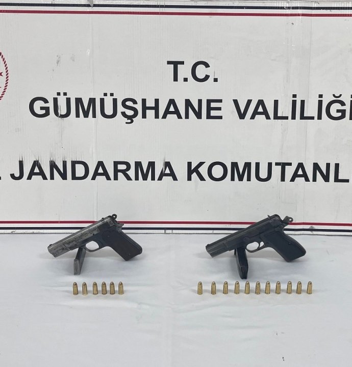 Gümüşhane’de 2 ruhsatsız tabanca ele geçirildi