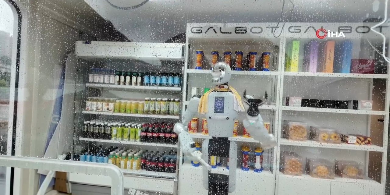Hong Kong’un tamamen robotlar tarafından işletilen ilk marketleri yoğun ilgi gördü