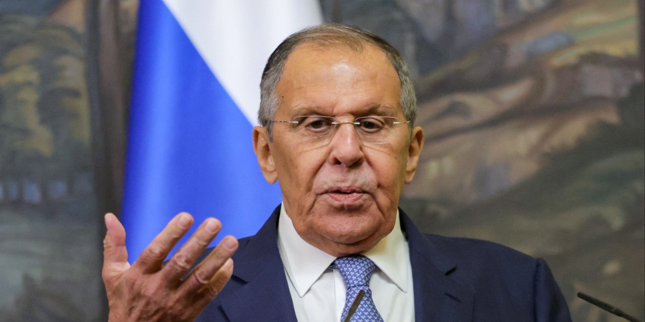 Lavrov: "Zelenskiy sürekli seyahat ediyor, hiçbir zaman ülkesinde bulunmuyor"