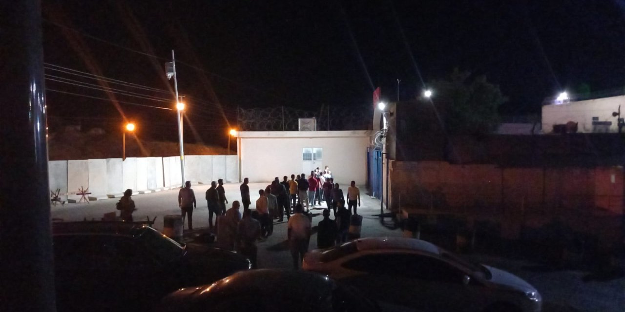 Güvenlik Korucusu Ev Sahibi İle Yakınları, Kiracı Polisi Dövüp Silahını Gasbetti (2)