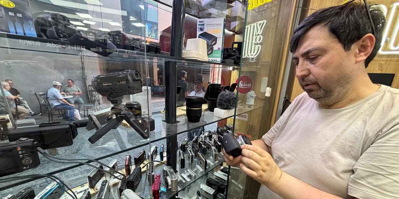Akıllı telefonların yapaylığından kaçıp kompakt fotoğraf makinelerine yöneldiler