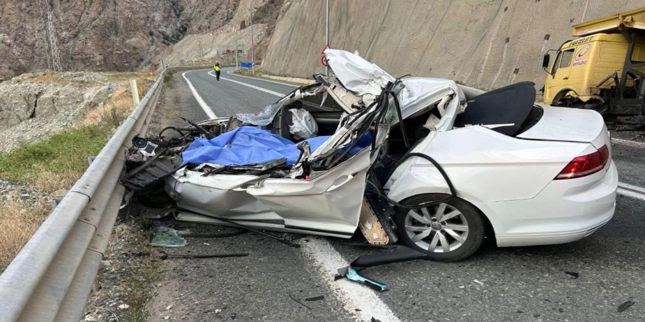 Rize Plakalı Kamyonla Çarpışan Otomobil Sürücüsü Öldü