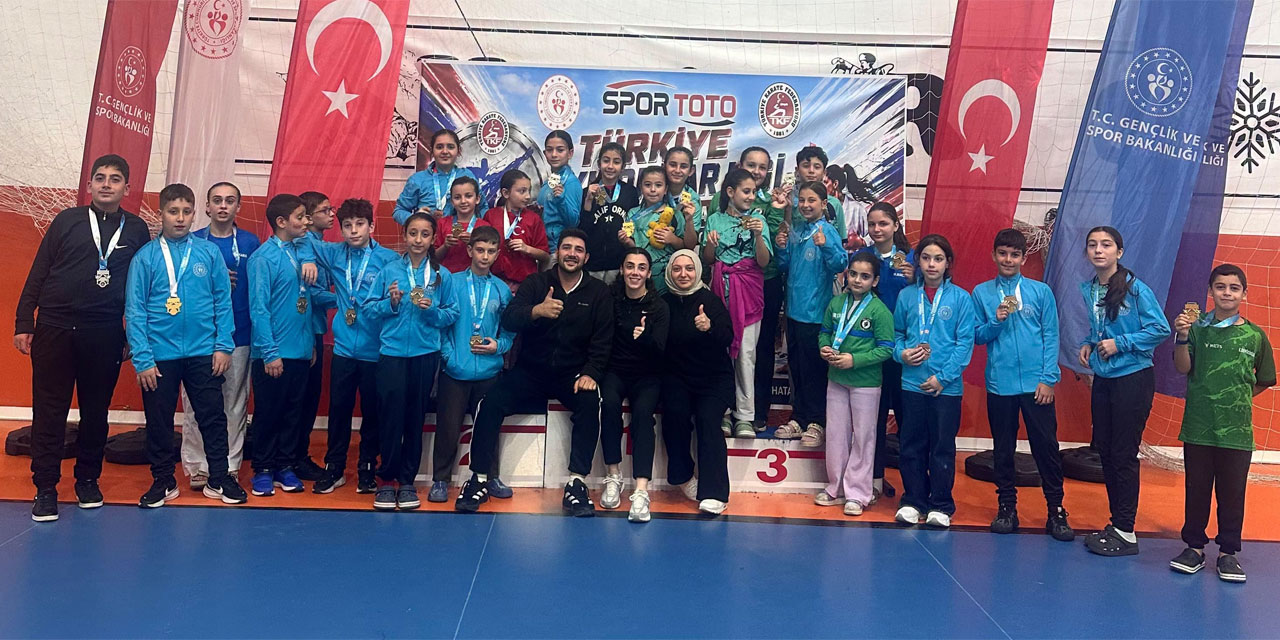 Kars'da Rizeli Genç Karatecilerden Tatamide 30 Derece!
