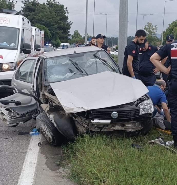 Samsun'da otomobiller çarpıştı: 5 yaralı