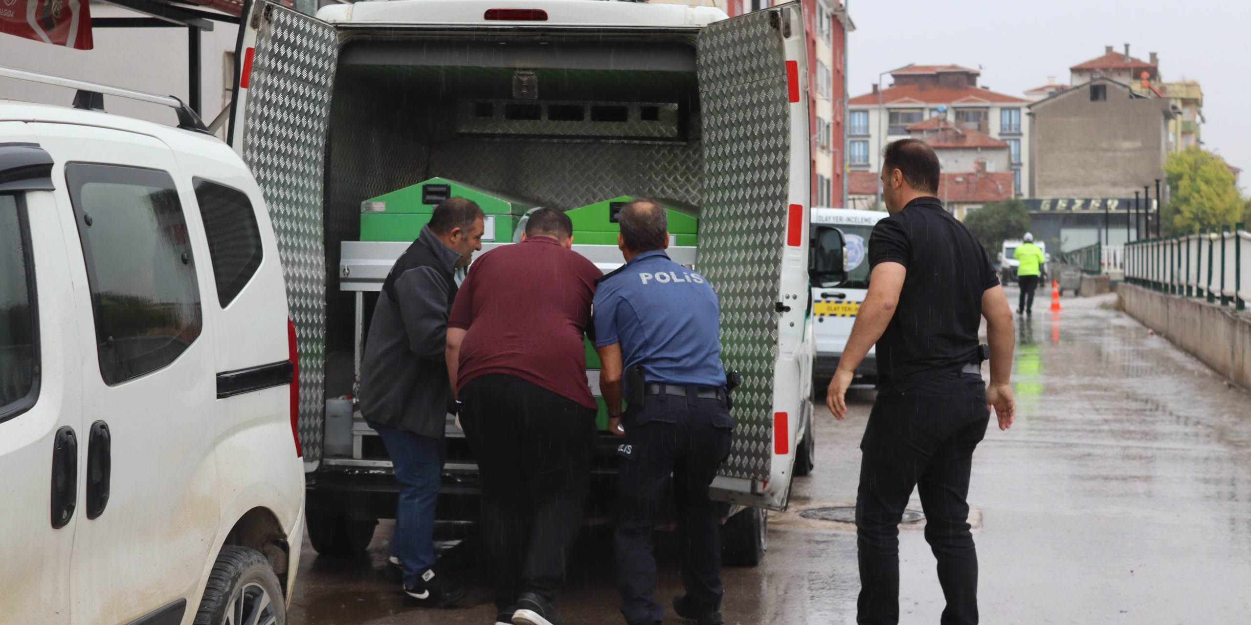 Çorum'da kadın cinayeti: Eski eşini silahla öldürüp intihar etti