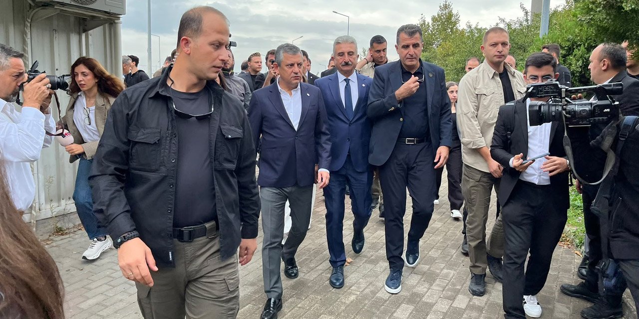 Özgür Özel ve Yeni Parti heyeti Mustafa Bozbey’i cezaevinde ziyaret etti