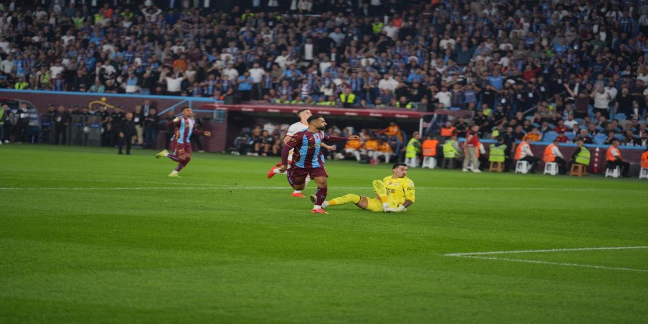 Trabzonspor, Galatasaray'ı Farklı Mağlup Etti: 4-0