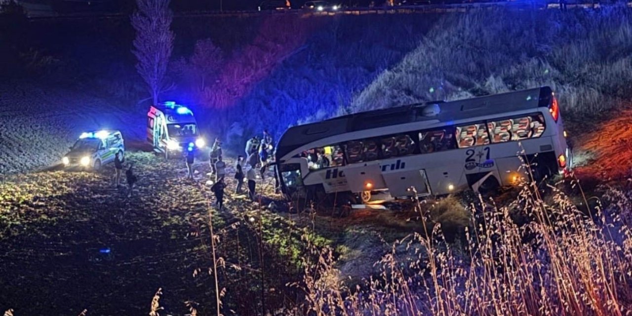 Amasya'da yolcu otobüsü şarampole uçtu: 2'si ağır 24 yaralı
